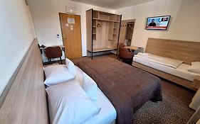 Hotel Avion